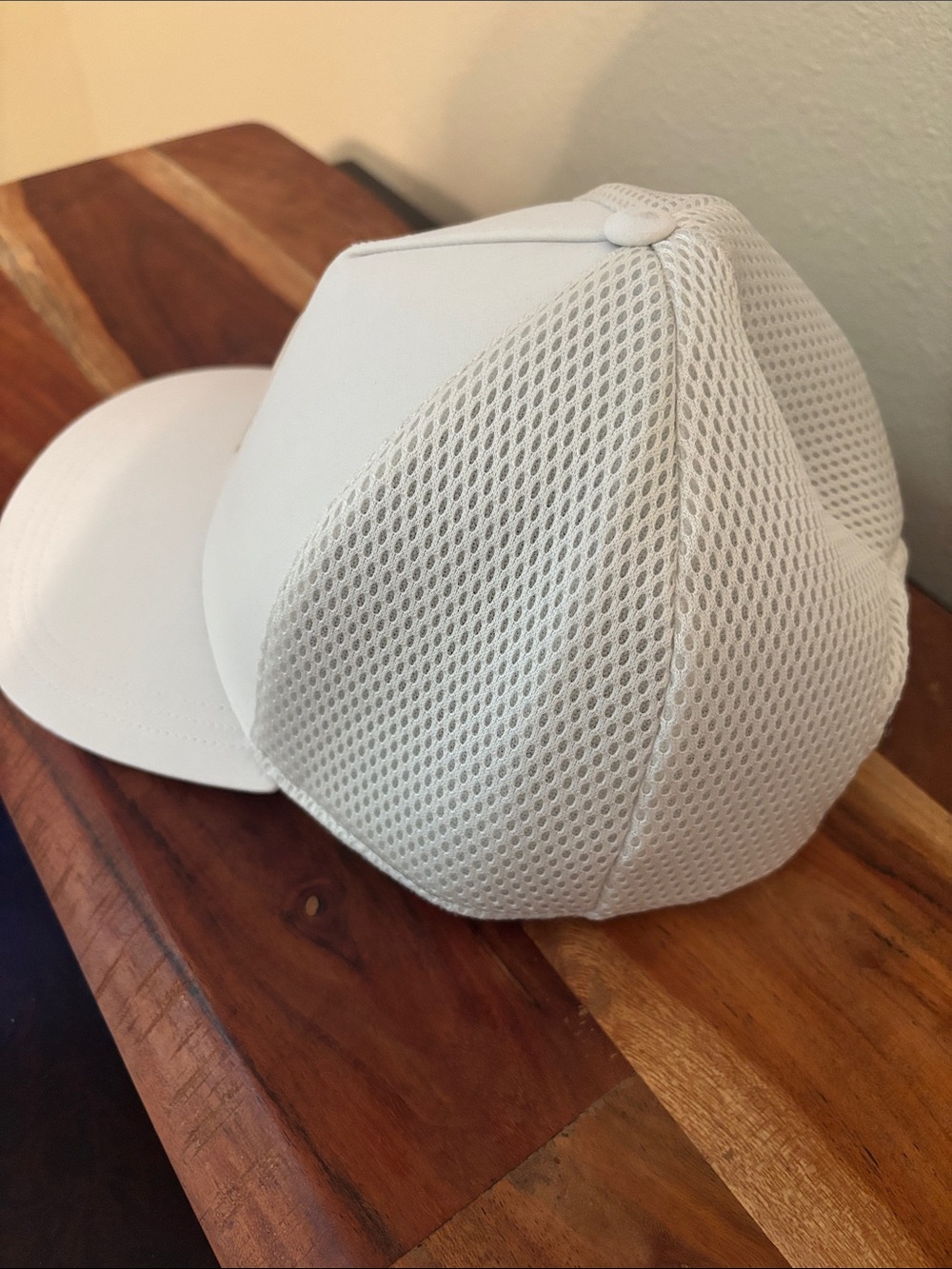 lululemon athletica White Mesh-Back Logo Cap - Picture 2 of 4